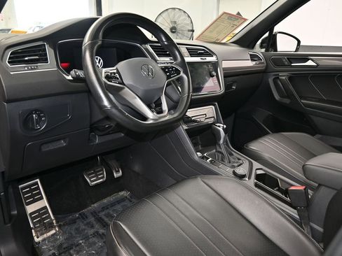Used 2022 Volkswagen Tiguan SE R-Line image 14