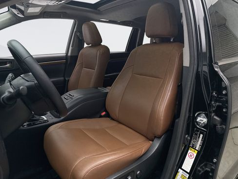 Used 2018 Toyota Highlander Limited AWD/4WD image 11