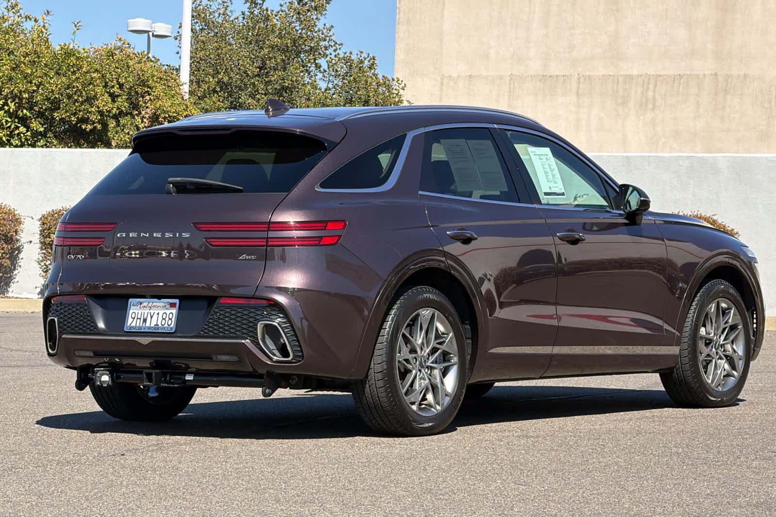 Used 2023 Genesis GV70 2.5T w/ Select Package AWD/4WD image 2