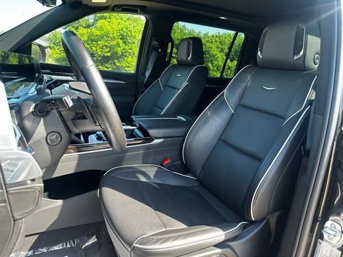 Certified 2025 Cadillac Escalade ESV Premium Luxury AWD/4WD image 9