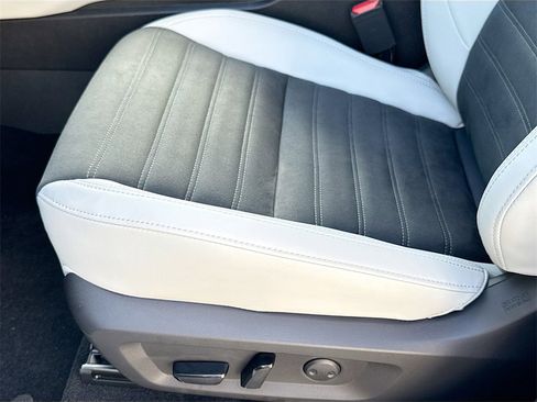 New 2025 Mitsubishi Outlander SE image 20