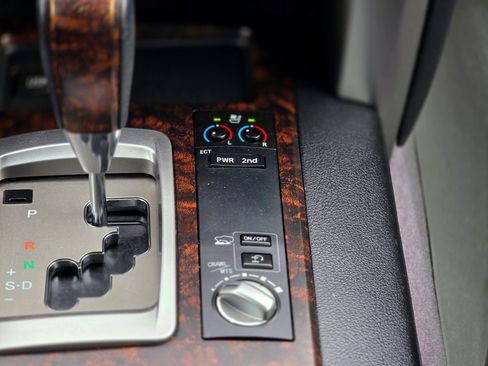 Used 2013 Toyota Land Cruiser AWD/4WD image 21