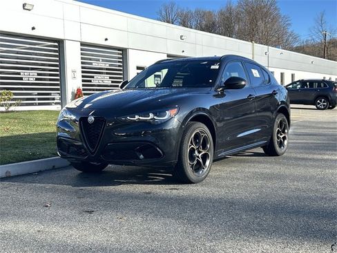 New 2025 Alfa Romeo Stelvio Sprint image 1
