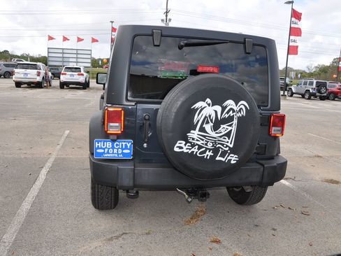 Used 2018 Jeep Wrangler Unlimited Sport S image 4