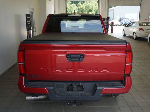 Used 2025 Toyota Tacoma SR5 AWD/4WD image 14