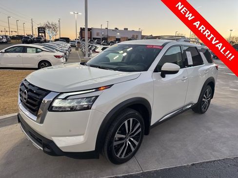Certified 2024 Nissan Pathfinder Platinum w/ Cargo Package image 1