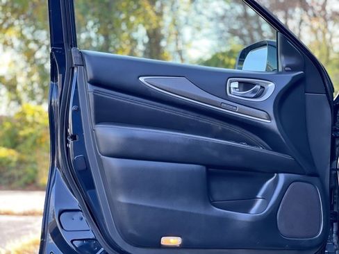 Used 2019 INFINITI QX60 Luxe w/ Essential Package image 10