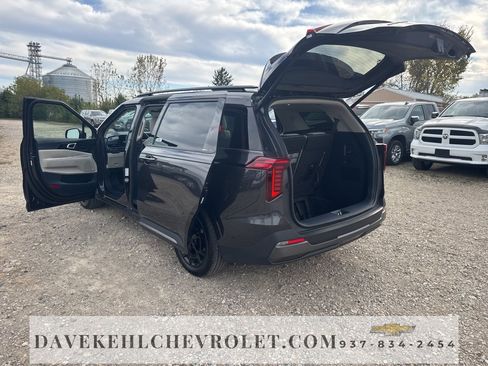 Used 2025 Kia Carnival SX Prestige image 32