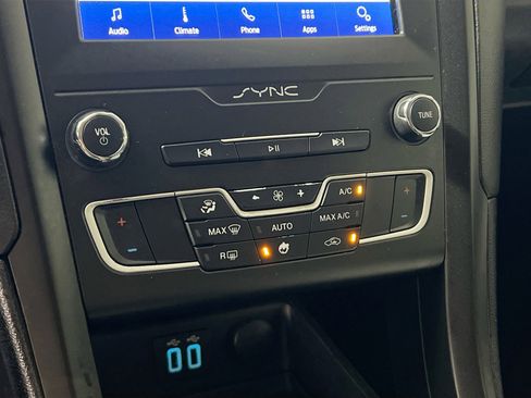 Used 2020 Ford Fusion SE w/ Equipment Group 151A image 27