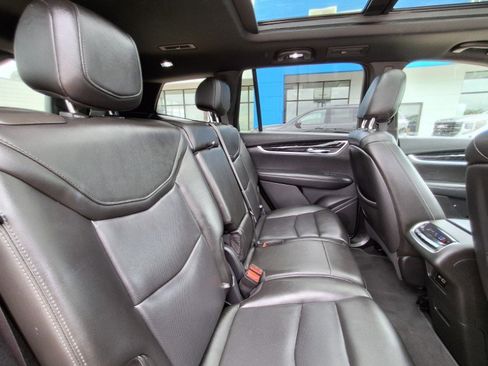 Used 2021 Cadillac XT6 Premium Luxury FWD image 16