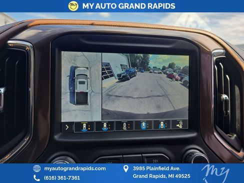 Used 2019 Chevrolet Silverado 1500 High Country w/ Technology Package AWD/4WD image 21