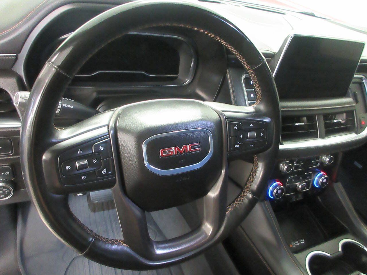 Used 2024 GMC Yukon AT4 w/ Technology Package AWD/4WD image 37