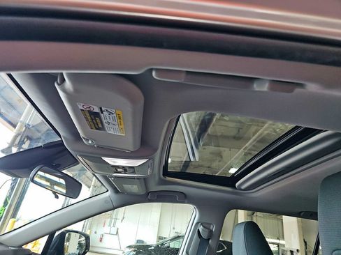 Used 2022 Toyota RAV4 XLE w/ Convenience Package AWD/4WD image 16
