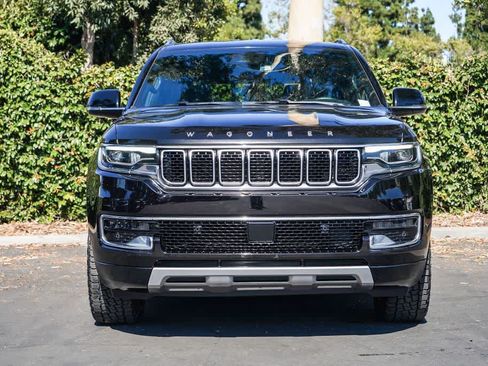Used 2023 Jeep Wagoneer L Series II AWD/4WD image 2