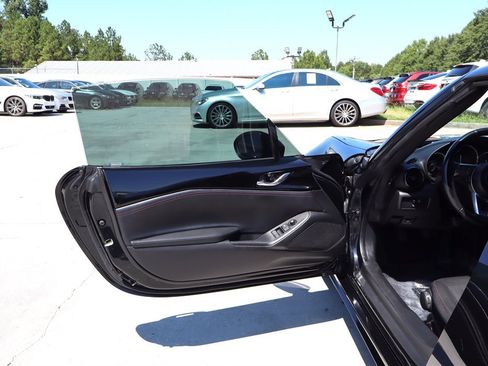 Used 2017 MAZDA MX-5 Miata RF Club RWD image 38