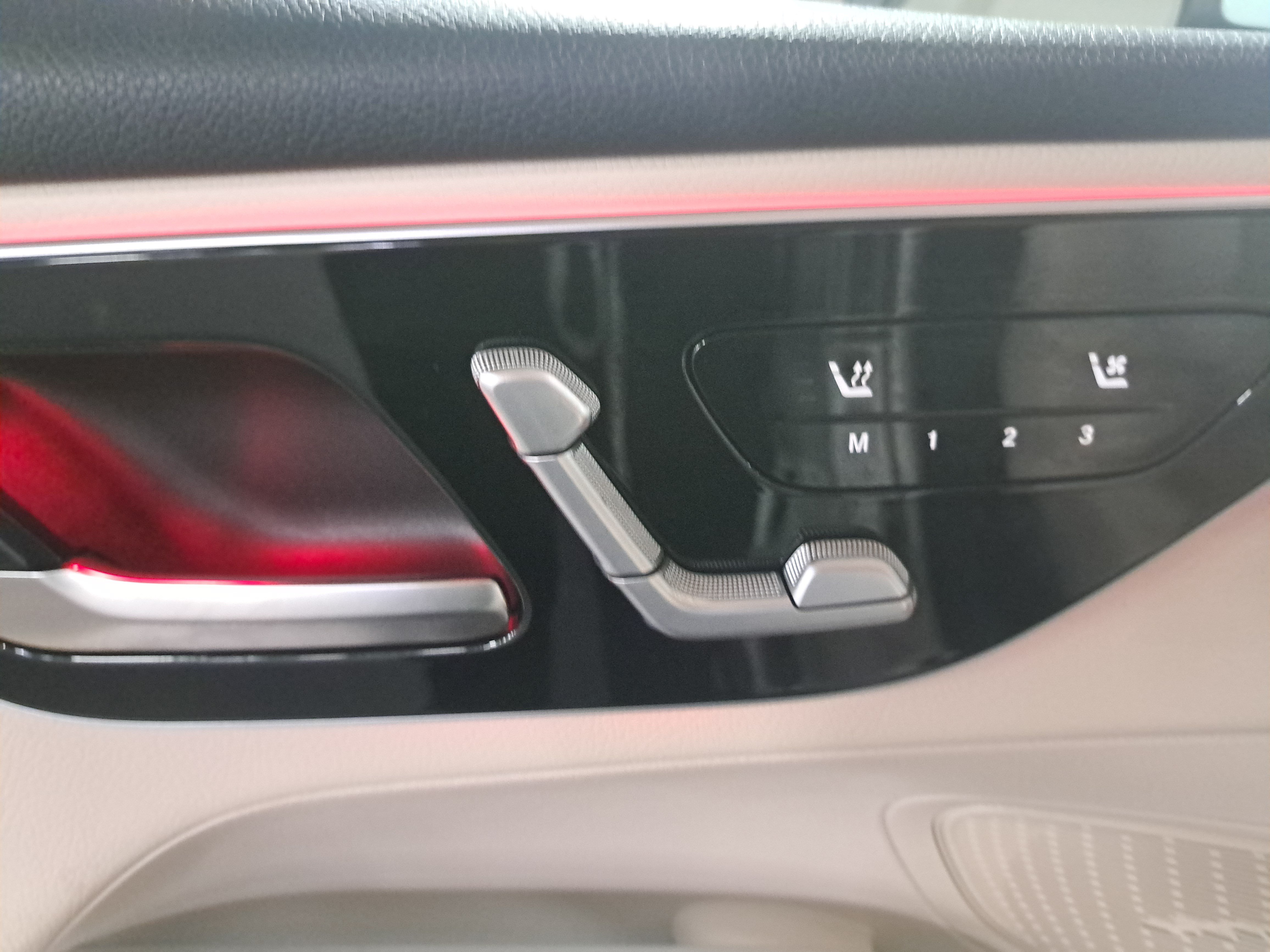 Used 2026 Mercedes-Benz GLC 300 4MATIC image 30