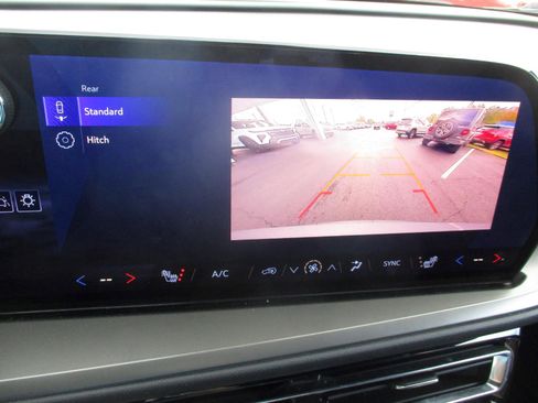 Certified 2025 Chevrolet Traverse LT image 20