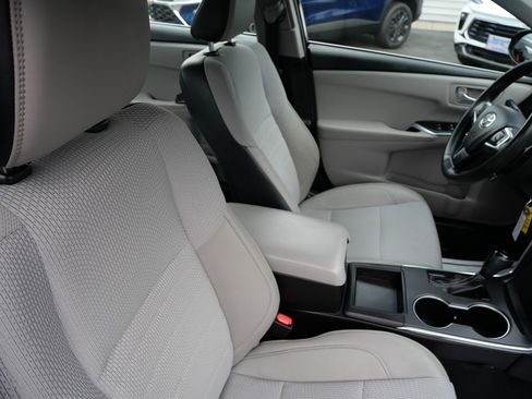 Used 2017 Toyota Camry SE FWD image 28