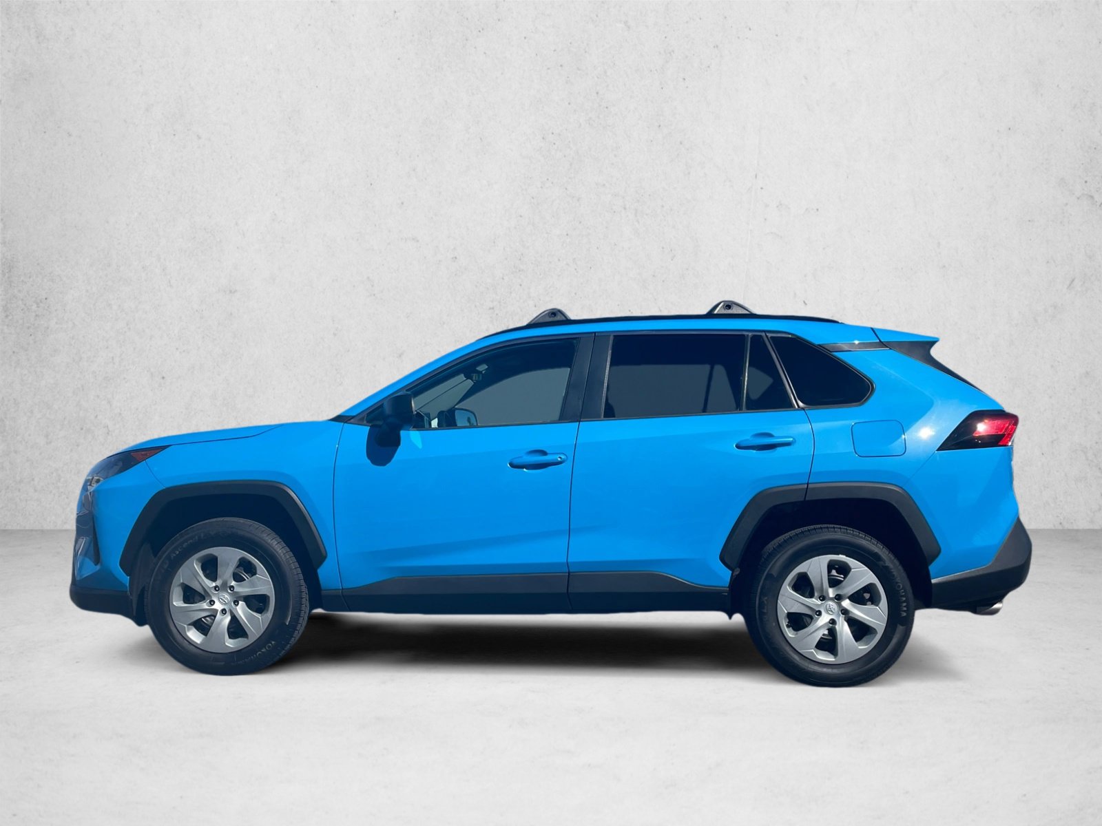 Used 2021 Toyota RAV4 LE w/ Carpet Mat Package (TMS) FWD image 8