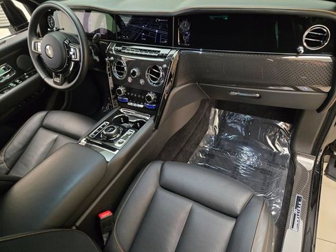 Certified 2025 Rolls-Royce Cullinan Black Badge AWD/4WD image 25