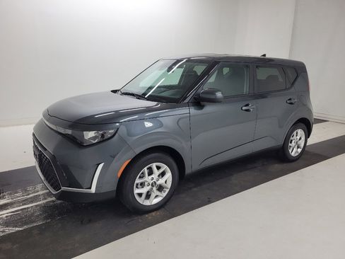 Used 2025 Kia Soul LX w/ LX Technology Package FWD image 2