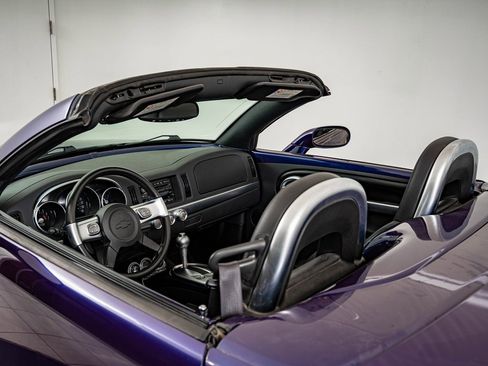 Used 2004 Chevrolet SSR w/ Preferred Equipment Group image 18