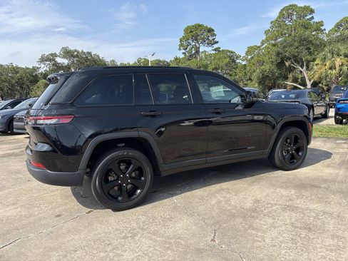 Certified 2023 Jeep Grand Cherokee Altitude AWD/4WD image 3