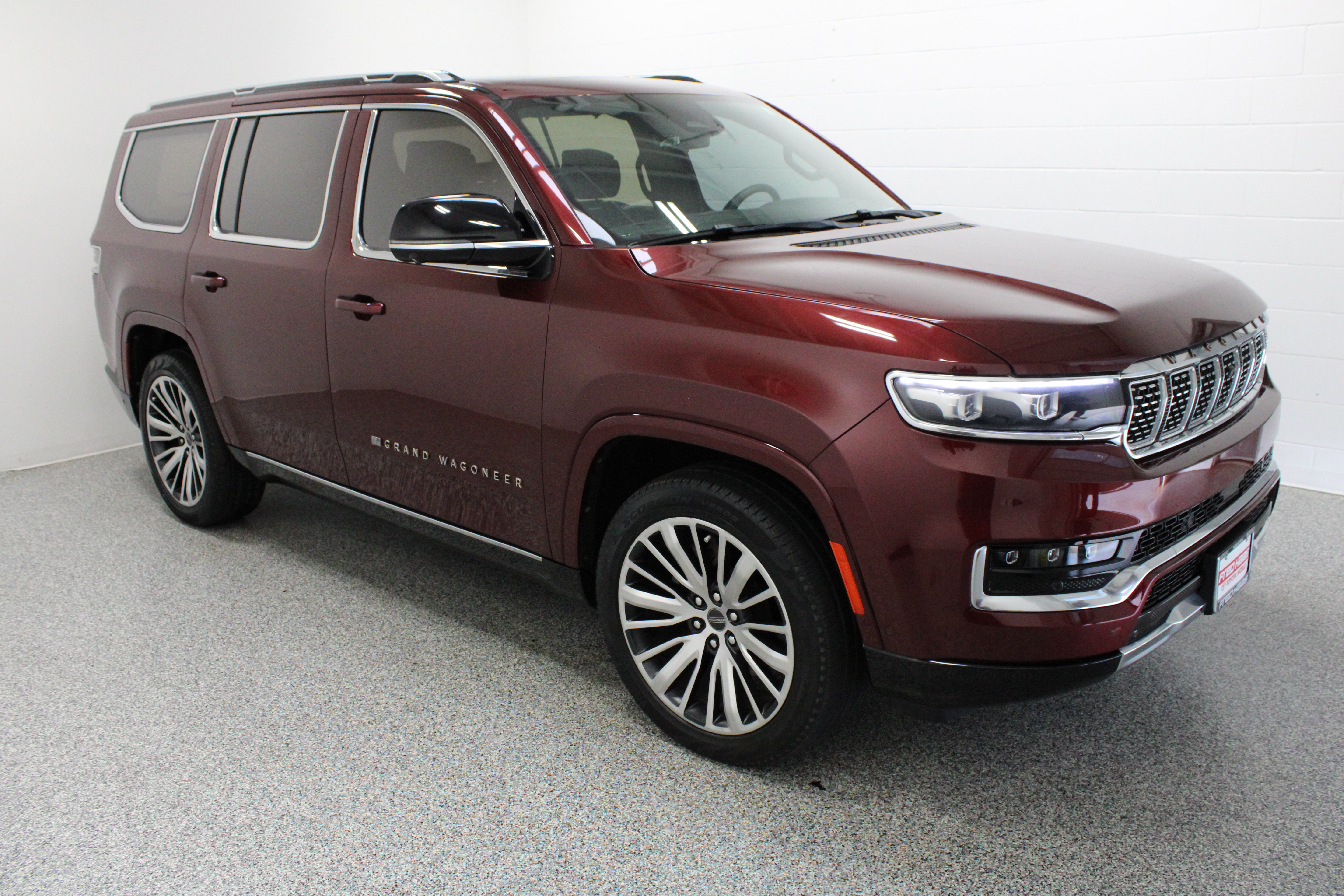 Used 2023 Jeep Grand Wagoneer Series III AWD/4WD image 4