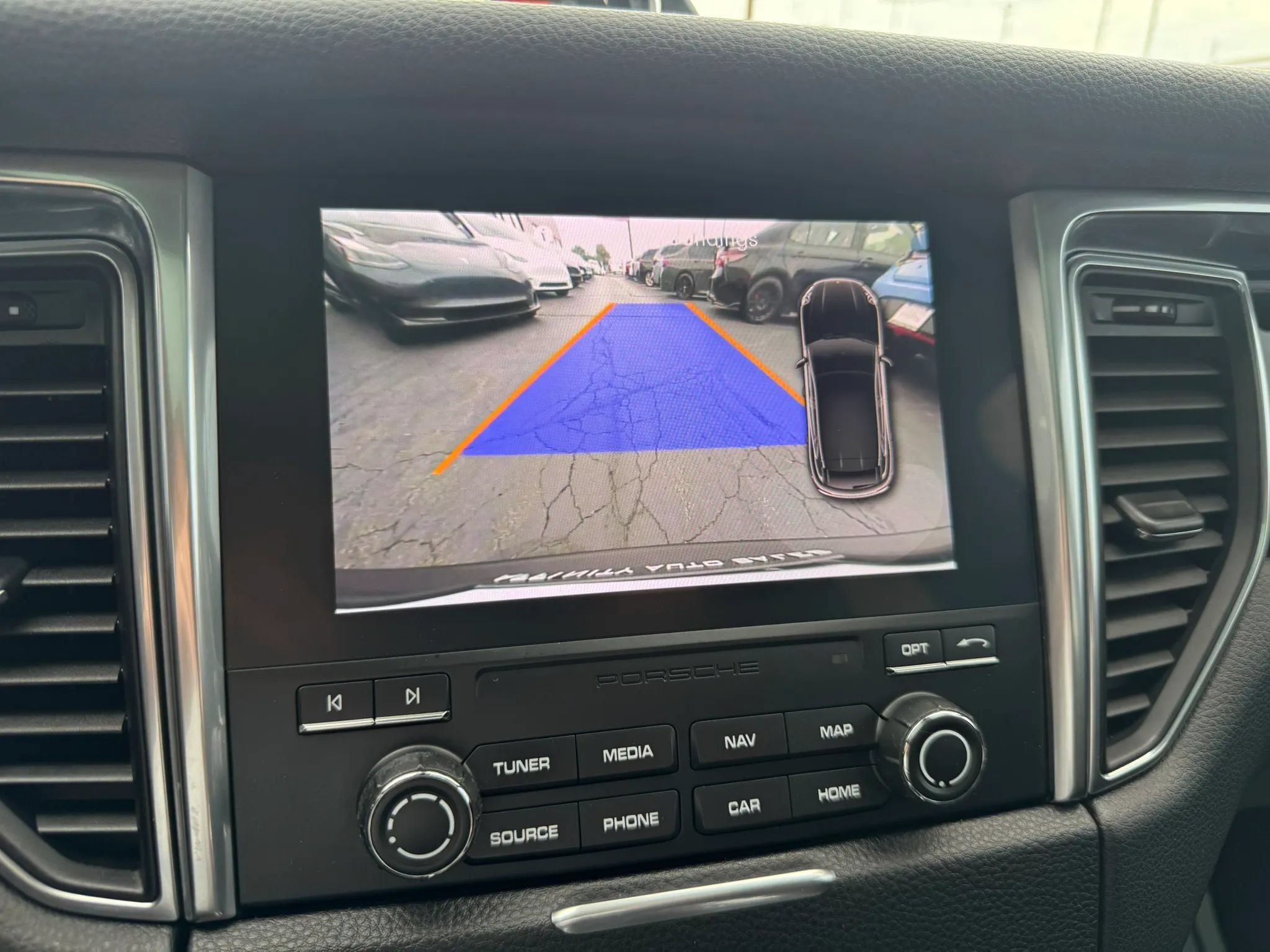 Used 2018 Porsche Macan AWD/4WD image 29