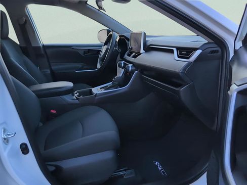 Used 2023 Toyota RAV4 LE image 34