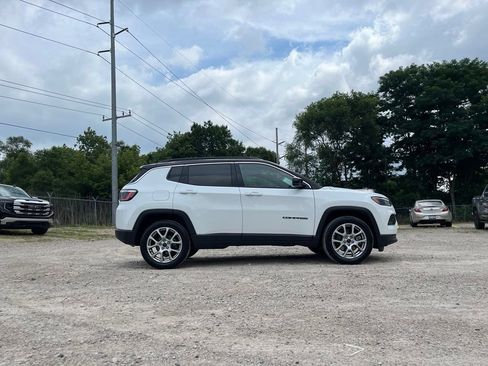 Used 2025 Jeep Compass Limited AWD/4WD image 6