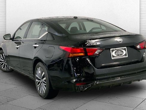 Used 2025 Nissan Altima 2.5 SV FWD image 11