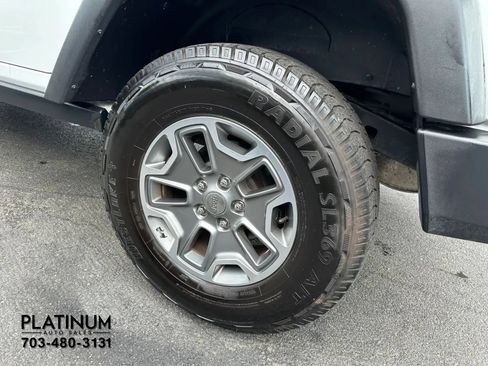 Used 2017 Jeep Wrangler Unlimited Rubicon w/ Connectivity Group AWD/4WD image 18