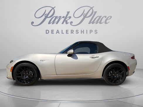 Used 2023 MAZDA MX-5 Miata Grand Touring RWD image 2
