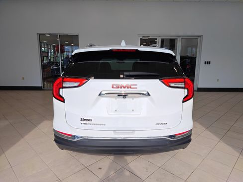 Used 2024 GMC Terrain SLT AWD/4WD image 4