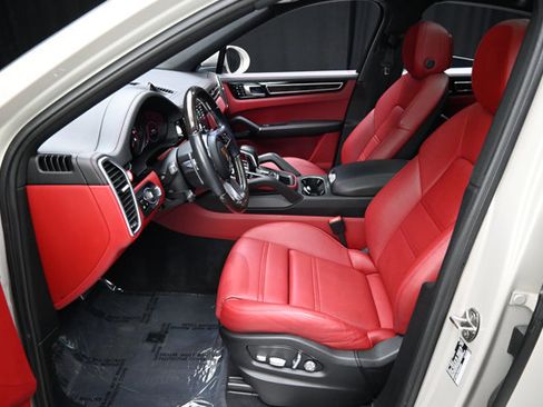 Used 2021 Porsche Cayenne S image 54