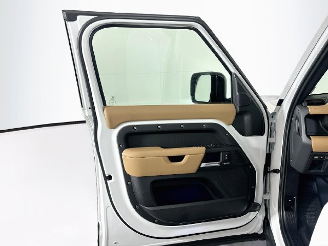 New 2026 Land Rover Defender 110 X-Dynamic SE AWD/4WD image 11