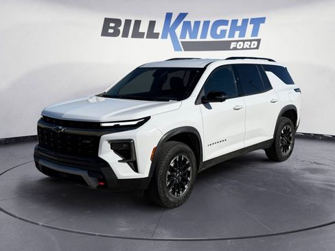 Used 2024 Chevrolet Traverse Z71 image 1