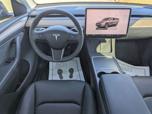 Used 2025 Tesla Model Y Long Range image 19