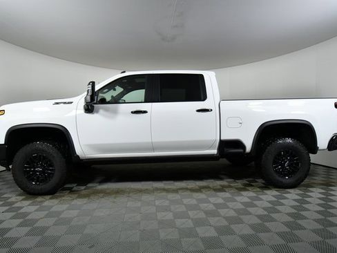 Used 2025 Chevrolet Silverado 2500 ZR2 w/ Technology Package image 16