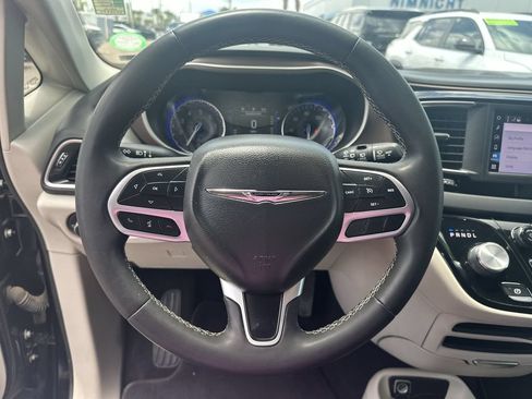 Used 2022 Chrysler Voyager LX FWD image 21