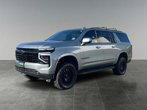 Used 2025 Chevrolet Suburban RST w/ RST Capability Package AWD/4WD image 4