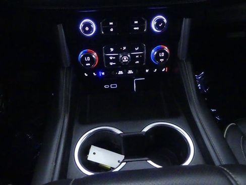 Used 2021 GMC Yukon XL SLT AWD/4WD image 17