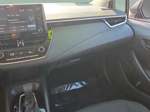 Used 2022 Toyota Corolla LE image 14