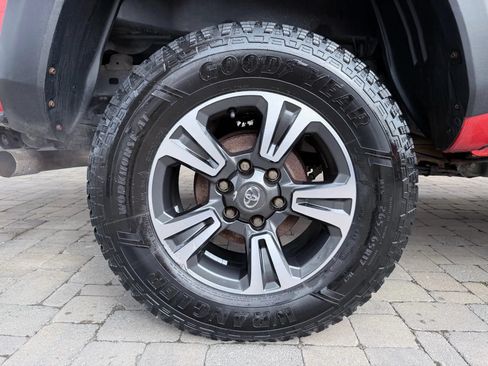 Used 2017 Toyota Tacoma TRD Off-Road w/ Tow Package (A/T) AWD/4WD image 26