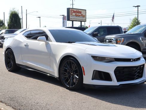 Used 2019 Chevrolet Camaro ZL1 RWD image 5