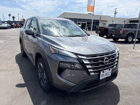 Used 2025 Nissan Rogue SV FWD image 7