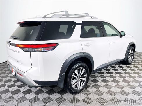 Used 2025 Nissan Pathfinder SL AWD/4WD image 9