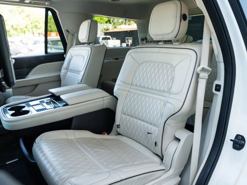 Used 2020 Lincoln Navigator Black Label w/ Cargo Convenience Package AWD/4WD image 18