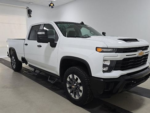 Used 2024 Chevrolet Silverado 2500 Custom RWD image 4